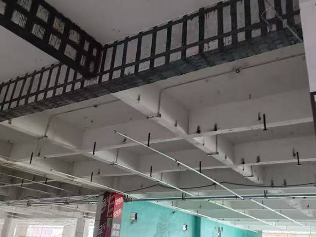 結(jié)構(gòu)加固公司在結(jié)構(gòu)加固改造中碳纖維粘鋼加固的復(fù)合應(yīng)用案例